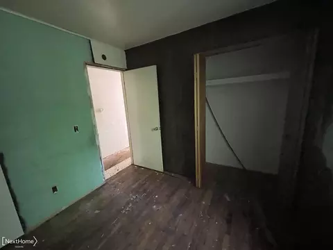 Bedroom - 945 E Holbrook, Flint, MI 48505 photo 3 of 4