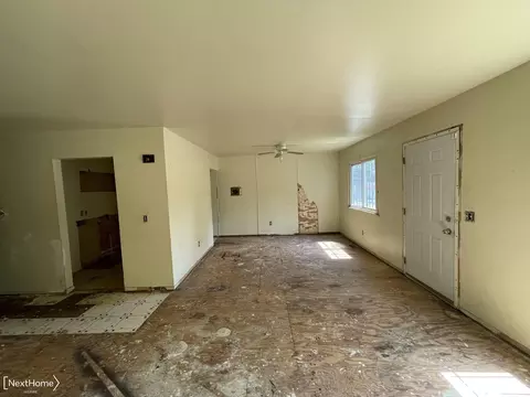 Living - 945 E Holbrook, Flint, MI 48505 photo 3 of 3