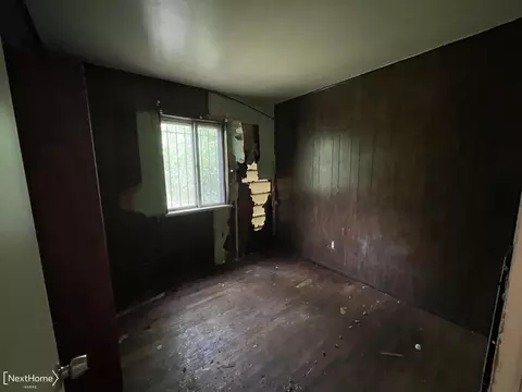 Bedroom - 945 E Holbrook, Flint, MI 48505 photo 4 of 4