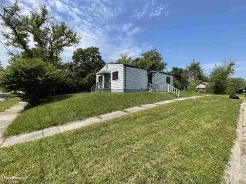 945 E Holbrook, Flint, MI 48505