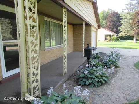 6387 Dalton, Flushing, MI 48433 photo 4