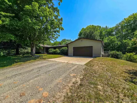 n6820 Bond Road, Munising, MI 49862