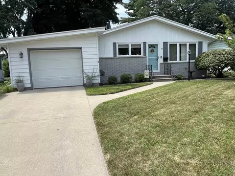 7 W Sharlear, Essexville, MI 48732
