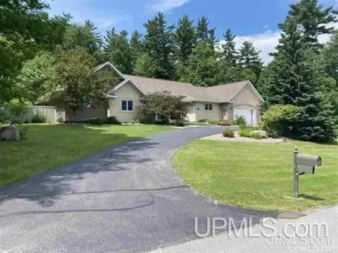 330 Tall Pnes, Iron Mountain, MI 49801