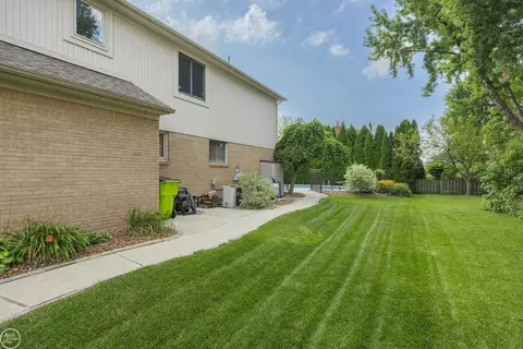 16331 Randy, Macomb, MI 48042 photo 9