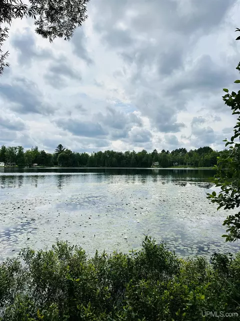 3320 N N Shr, Gwinn, MI 49841