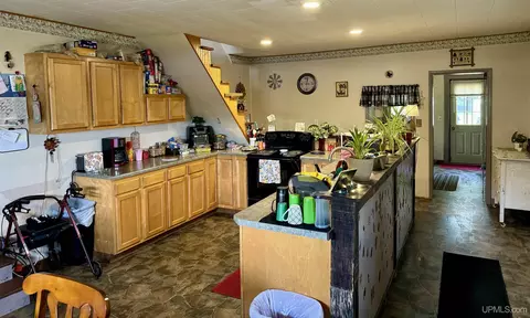 304 Chestnut, Munising, MI 49862 photo 3