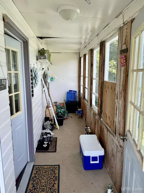 304 Chestnut, Munising, MI 49862 photo 2