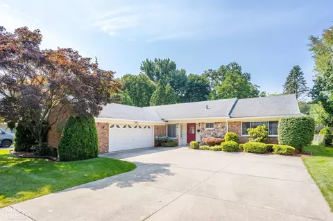 575 Anita, Grosse Pointe Woods, MI 48236