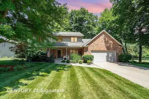 5202 Stone Rdg, Midland, MI 48640