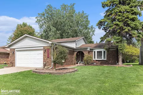 47230 Tilch, Macomb, MI 48044 photo 3
