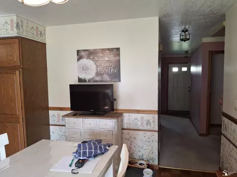 Entry Way - 490 Grace, Monroe, MI 48161 photo 2 of 3