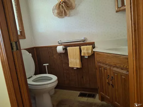 Bath - 490 Grace, Monroe, MI 48161 photo 3 of 3