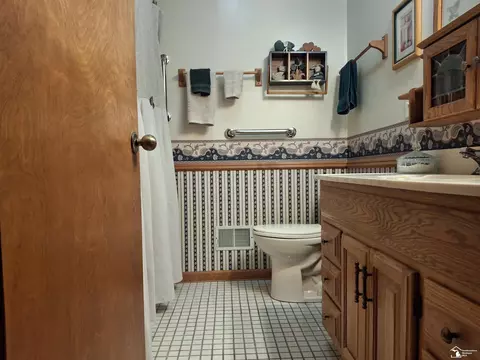 Bath - 490 Grace, Monroe, MI 48161 photo 1 of 3