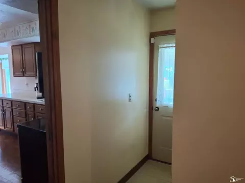 Entry Way - 490 Grace, Monroe, MI 48161 photo 3 of 3