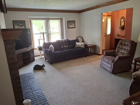 Living - 490 Grace, Monroe, MI 48161 photo 2 of 2