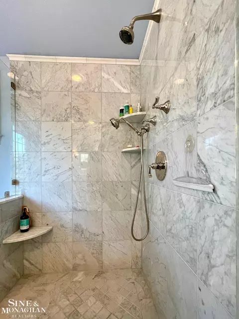 Bath - 252 Moran, Grosse Pointe Farms, MI 48236 photo 6 of 7