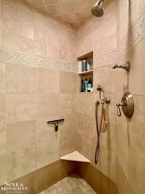 Bath - 252 Moran, Grosse Pointe Farms, MI 48236 photo 4 of 7