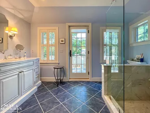Bath - 252 Moran, Grosse Pointe Farms, MI 48236 photo 5 of 7