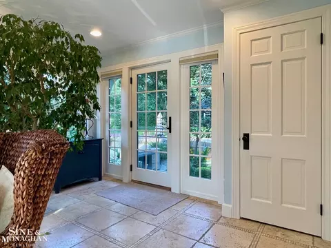 Entry Way - 252 Moran, Grosse Pointe Farms, MI 48236 photo 3 of 5