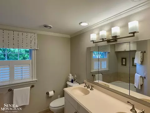 Bath - 252 Moran, Grosse Pointe Farms, MI 48236 photo 2 of 7