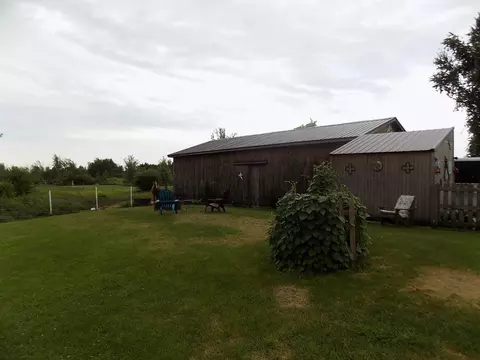 2472 N Three Rivers, Gladwin, MI 48624 photo 2