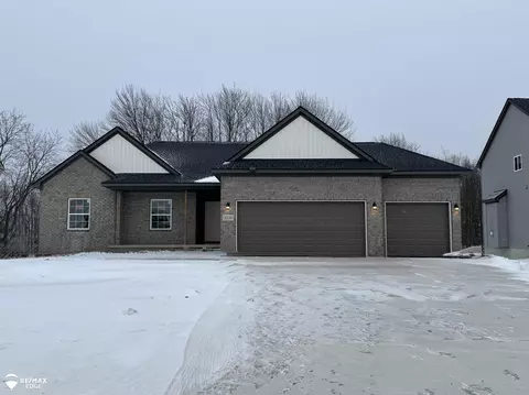 8230 Peninsula, Grand Blanc, MI 48439