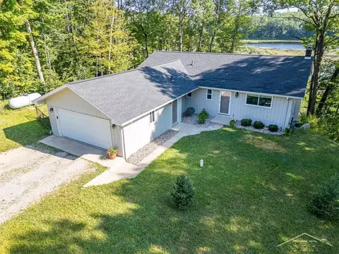 9421 E Mannsiding, Clare, MI 48617