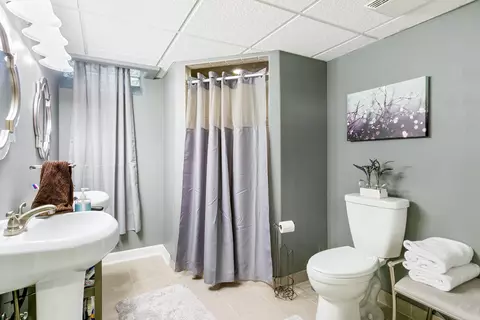 Bath - 21385 Vesper, Macomb, MI 48044 photo 3 of 3