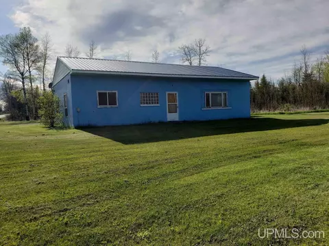 W5706 15.5 Rd, Wallace, MI 49893