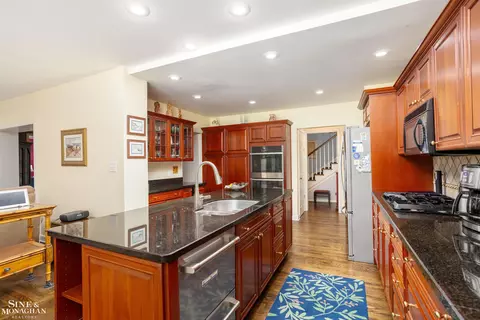 Kitchen - 184 Vendome, Grosse Pointe Farms, MI 48236 photo 3 of 5