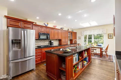 Kitchen - 184 Vendome, Grosse Pointe Farms, MI 48236 photo 5 of 5