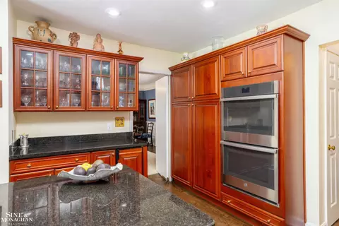 Kitchen - 184 Vendome, Grosse Pointe Farms, MI 48236 photo 4 of 5