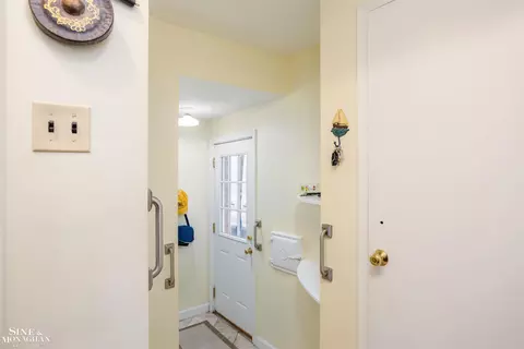 Entry Way - 184 Vendome, Grosse Pointe Farms, MI 48236 photo 4 of 7