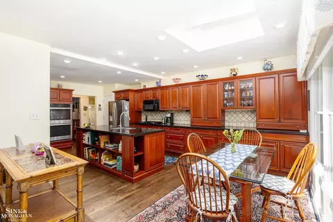 Kitchen - 184 Vendome, Grosse Pointe Farms, MI 48236 photo 2 of 5