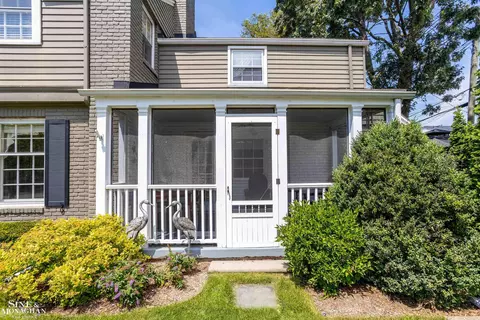33 Beaupre, Grosse Pointe, MI 48236 photo 38