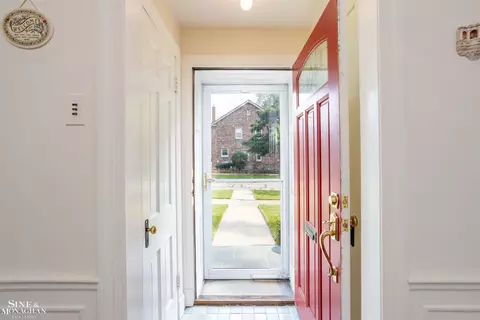33 Beaupre, Grosse Pointe, MI 48236 photo 2