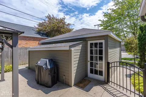 33 Beaupre, Grosse Pointe, MI 48236 photo 44