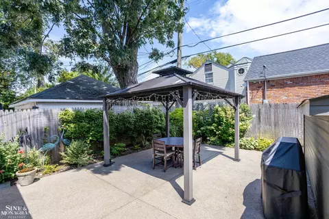 33 Beaupre, Grosse Pointe, MI 48236 photo 43