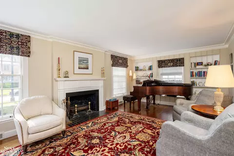 33 Beaupre, Grosse Pointe, MI 48236 photo 4