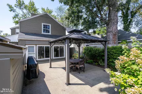 33 Beaupre, Grosse Pointe, MI 48236 photo 39
