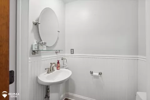 Bath - 600 E 3rd, Davison, MI 48423 photo 3 of 4