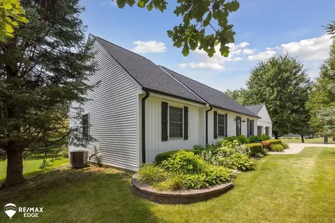 Exterior - 600 E 3rd, Davison, MI 48423 photo 3 of 9
