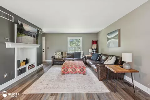 Living - 600 E 3rd, Davison, MI 48423 photo 2 of 3