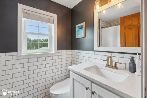 Bath - 600 E 3rd, Davison, MI 48423 photo 4 of 4
