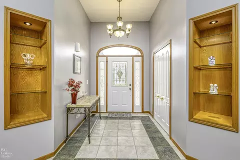 Entry Way - 48352 Marion, Macomb, MI 48044 photo 1 of 2