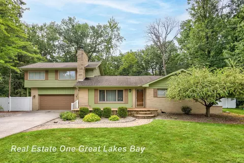 3080 Crestwood, Bay City, MI 48706