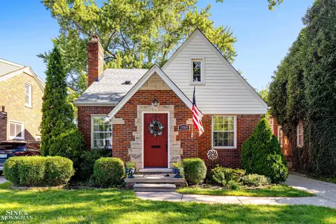 1984 Beaufait, Grosse Pointe Woods, MI 48236