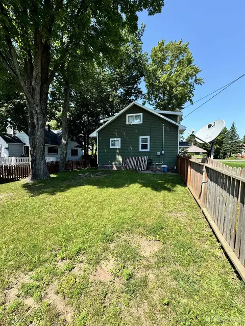 Exterior - 415 N 3rd, L'anse, MI 49946 photo 4 of 7