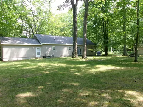 4588 Pine Run, Farwell, MI 48622 photo 2